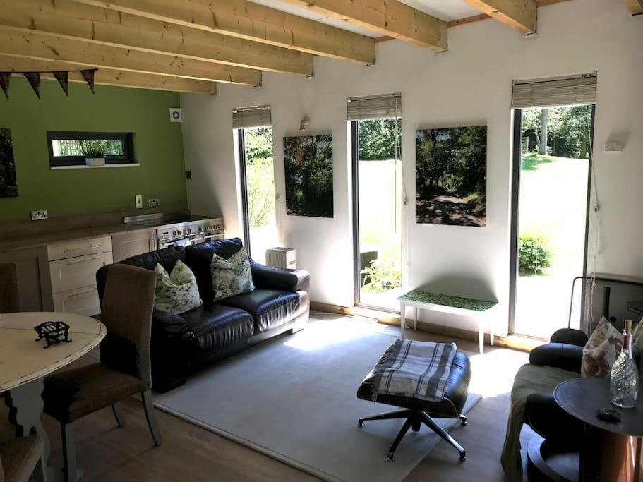 Log Cabin Rural Retreat In Beautiful Countryside Lapworth Exterior photo